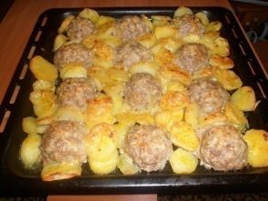 Мясные "ёжики" с картошкой под сыром